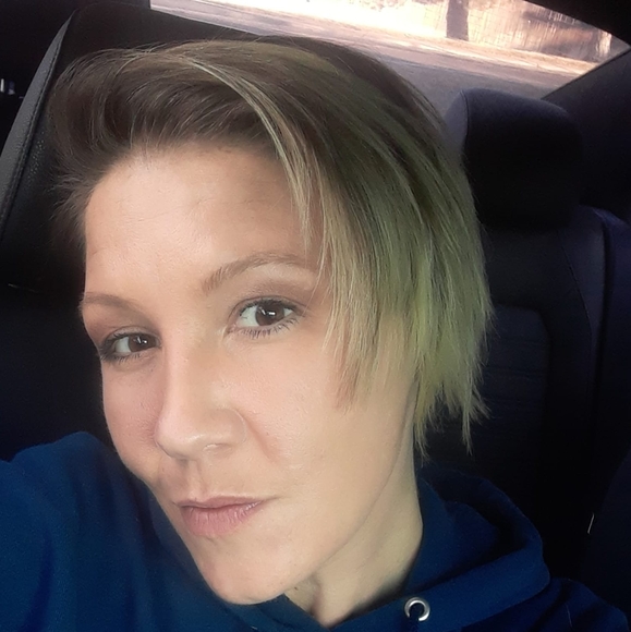 Meet your Posher, Amanda - Picture 1 of 1